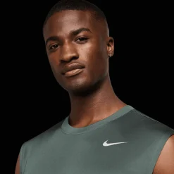 Nike Dri-FIT Legend Sleeveless Fitness T-Shirt, hihaton paita miehet - Hihattomat Paidat - Nike Dri-FIT Legend Sleeveless Fitness T-Shirt, hihaton paita miehet