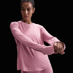 One Classic Dri-FIT Long-Sleeve, naisten treenipaita - Treenipaidat - One Classic Dri-FIT Long-Sleeve, naisten treenipaita